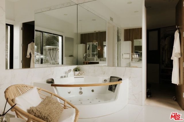 9852 San Circle, Beverly Hills, CA 90210