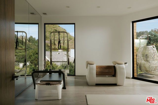 9852 San Circle, Beverly Hills, CA 90210