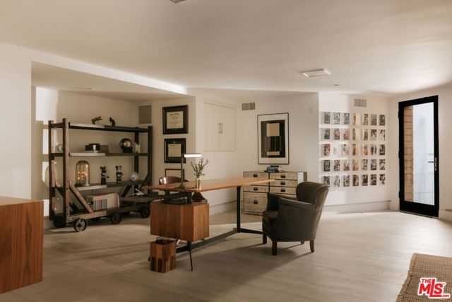 9852 San Circle, Beverly Hills, CA 90210