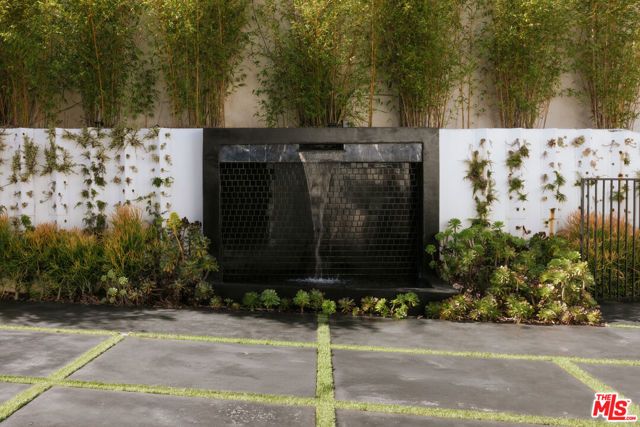 9852 San Circle, Beverly Hills, CA 90210