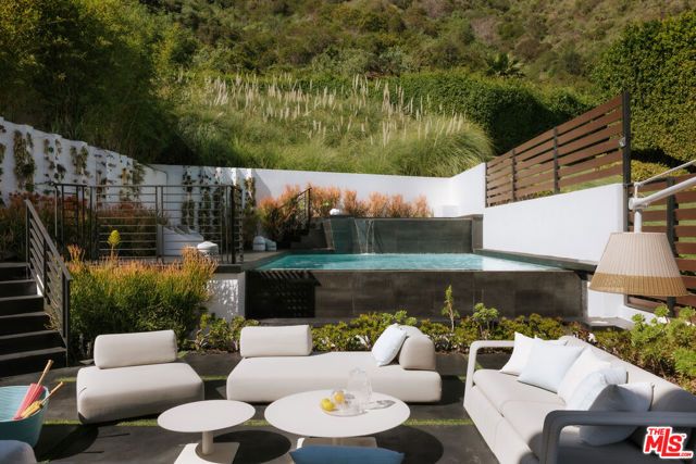 9852 San Circle, Beverly Hills, CA 90210