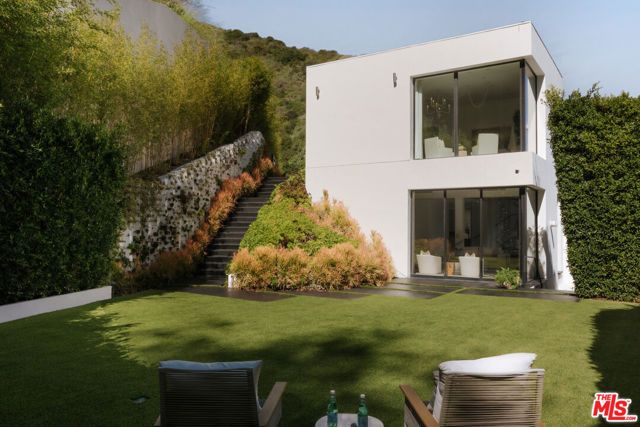 9852 San Circle, Beverly Hills, CA 90210