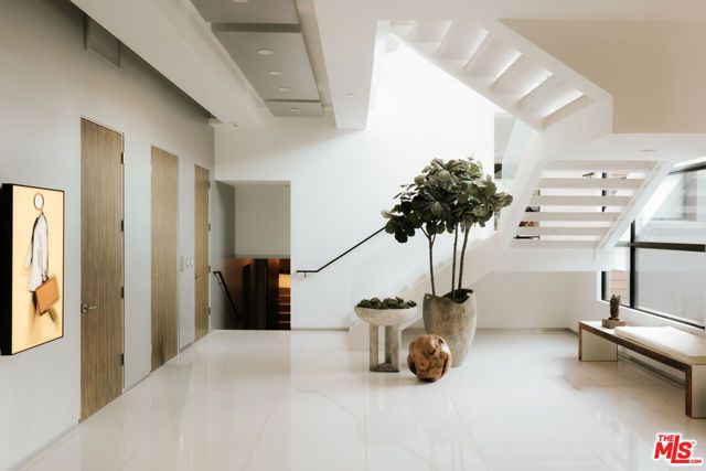 9852 San Circle, Beverly Hills, CA 90210