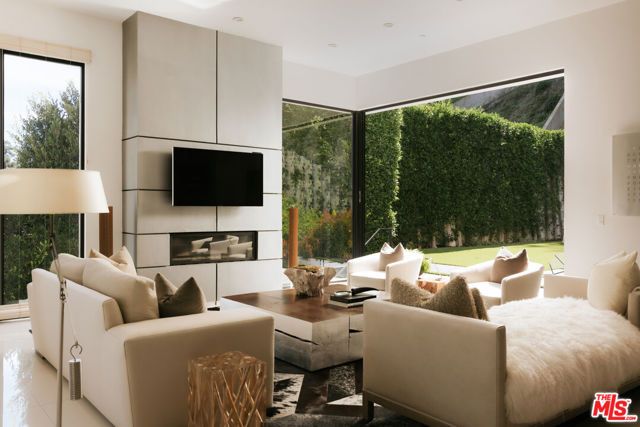 9852 San Circle, Beverly Hills, CA 90210