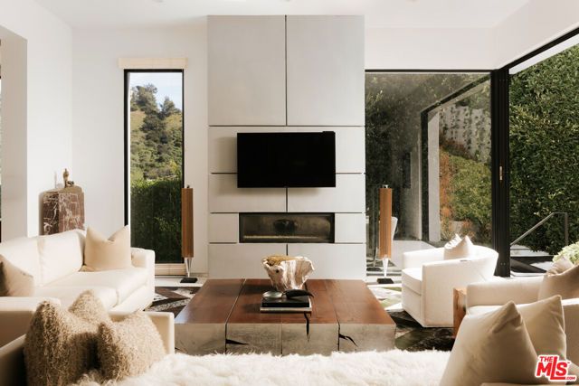 9852 San Circle, Beverly Hills, CA 90210