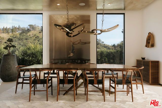 9852 San Circle, Beverly Hills, CA 90210