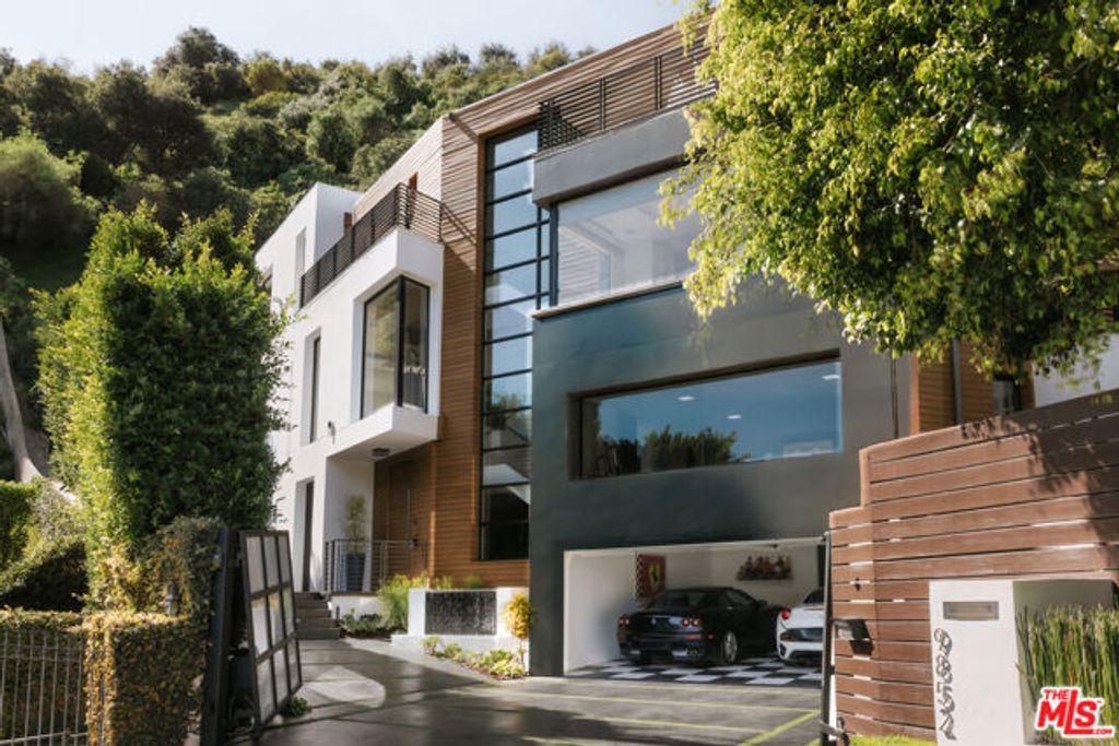 9852 San Circle, Beverly Hills, CA 90210