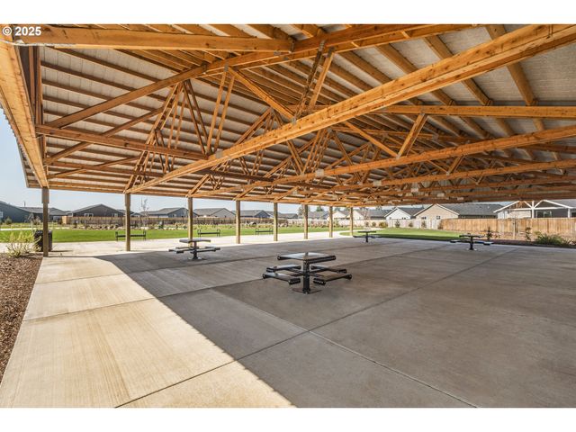 897 Sifuentez Ct., Woodburn, OR 97071