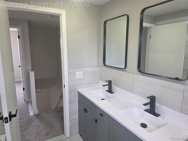 45193 Quaker Hill Drive, Canton Charter Township, MI 48187