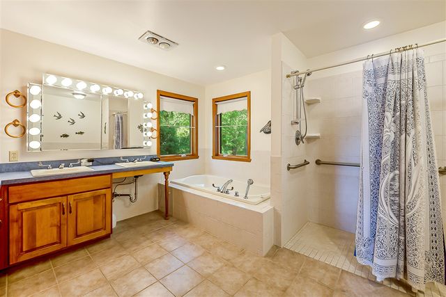 8790 Hendricks Drive, Brighton, MI 48116
