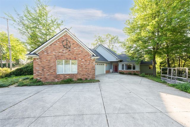 8790 Hendricks Drive, Brighton, MI 48116