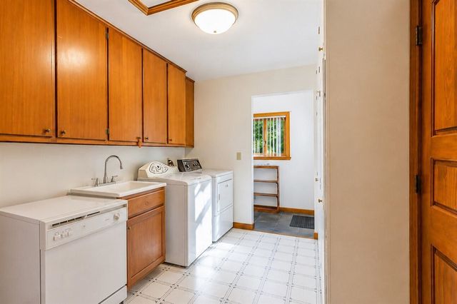 8790 Hendricks Drive, Brighton, MI 48116