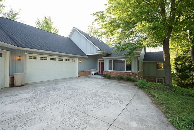 8790 Hendricks Drive, Brighton, MI 48116