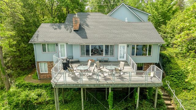8790 Hendricks Drive, Brighton, MI 48116