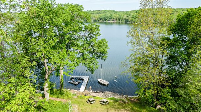 8790 Hendricks Drive, Brighton, MI 48116