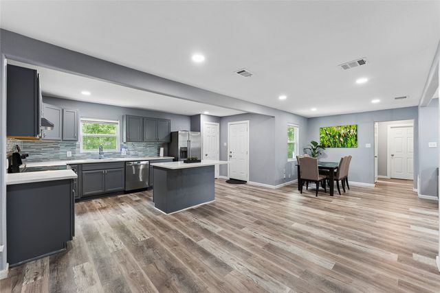 1106 E Strong Parkway, Grand Prairie, TX 75050