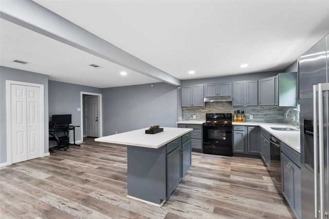 1106 E Strong Parkway, Grand Prairie, TX 75050