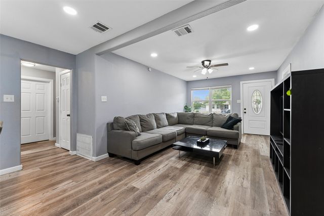 1106 E Strong Parkway, Grand Prairie, TX 75050