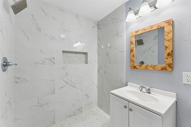 1106 E Strong Parkway, Grand Prairie, TX 75050