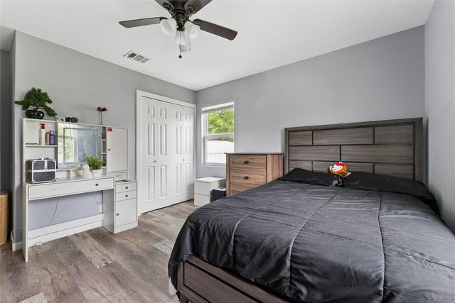 1106 E Strong Parkway, Grand Prairie, TX 75050