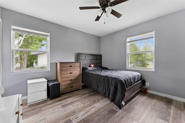1106 E Strong Parkway, Grand Prairie, TX 75050