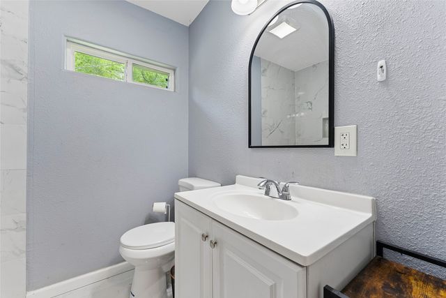 1106 E Strong Parkway, Grand Prairie, TX 75050