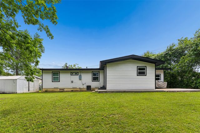 1106 E Strong Parkway, Grand Prairie, TX 75050