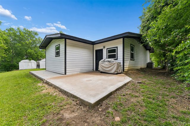 1106 E Strong Parkway, Grand Prairie, TX 75050