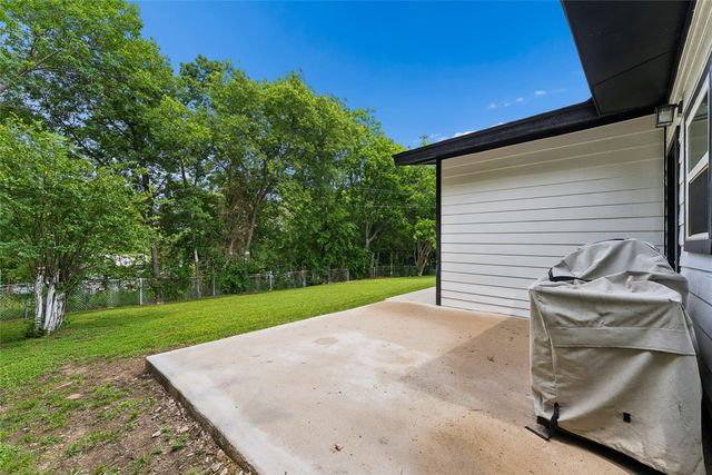1106 E Strong Parkway, Grand Prairie, TX 75050