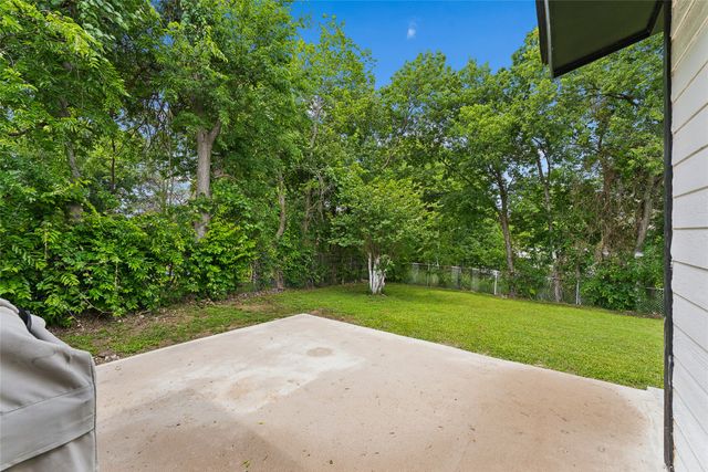1106 E Strong Parkway, Grand Prairie, TX 75050