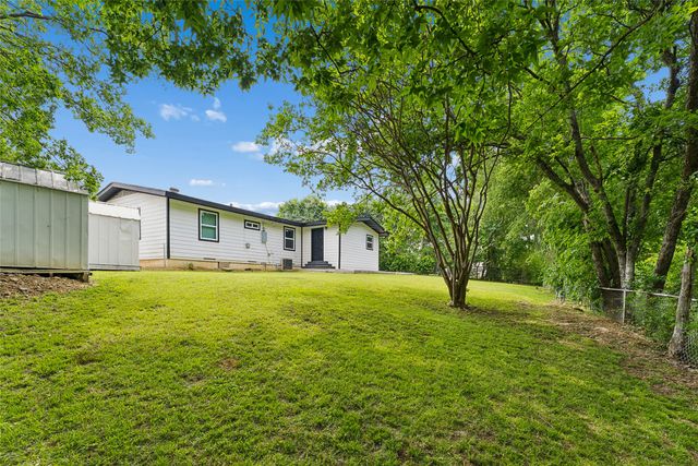 1106 E Strong Parkway, Grand Prairie, TX 75050