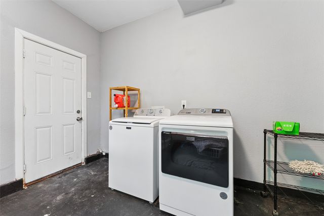 1106 E Strong Parkway, Grand Prairie, TX 75050