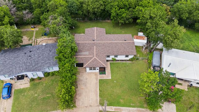 1106 E Strong Parkway, Grand Prairie, TX 75050