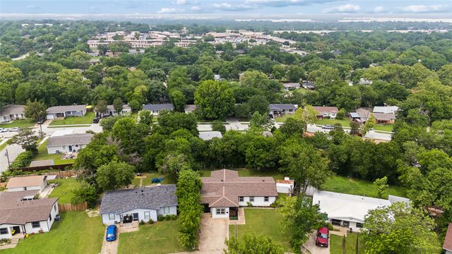 1106 E Strong Parkway, Grand Prairie, TX 75050
