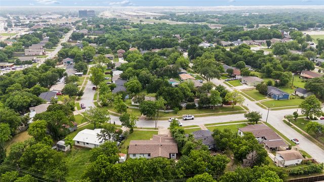 1106 E Strong Parkway, Grand Prairie, TX 75050
