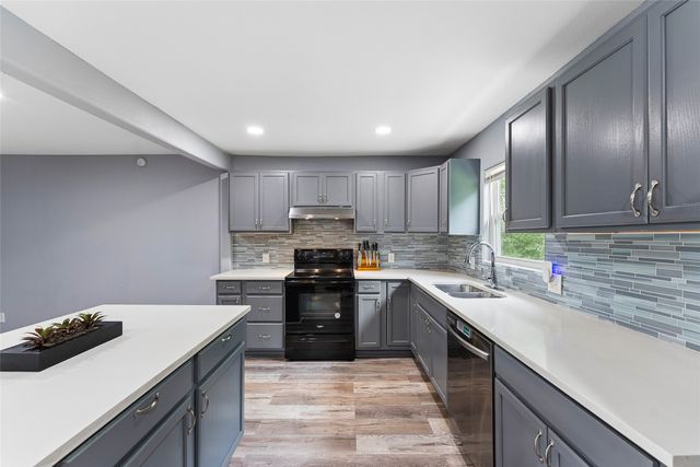 1106 E Strong Parkway, Grand Prairie, TX 75050