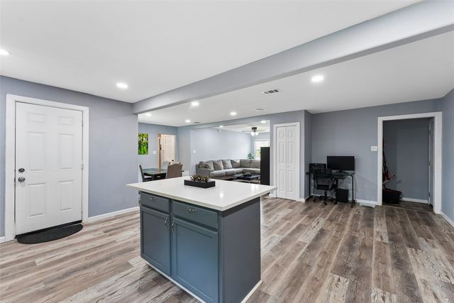1106 E Strong Parkway, Grand Prairie, TX 75050