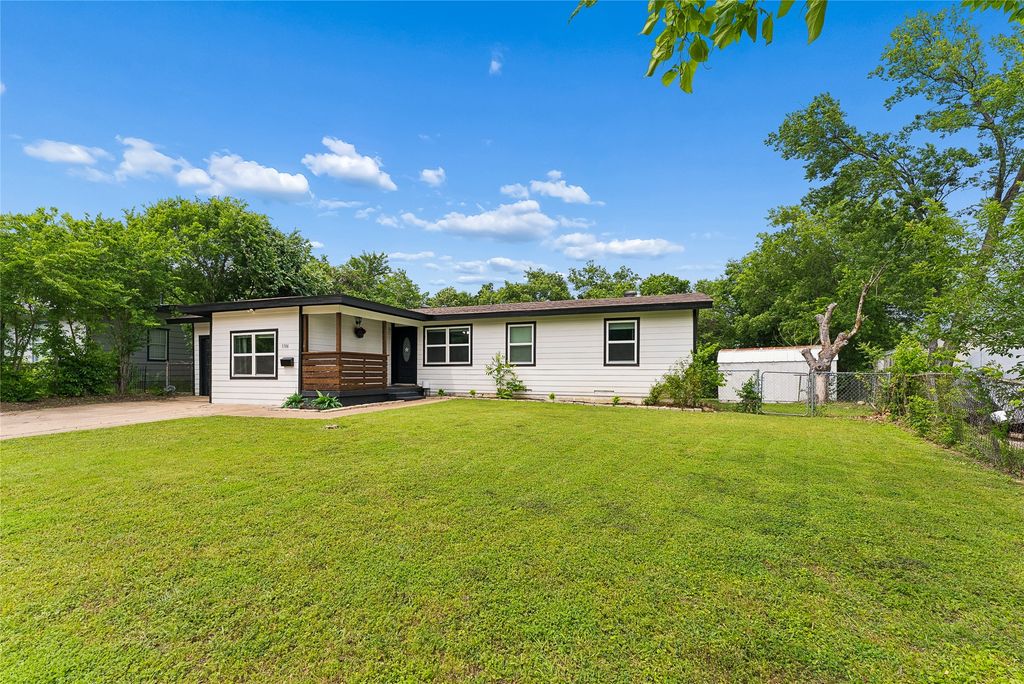 1106 E Strong Parkway, Grand Prairie, TX 75050