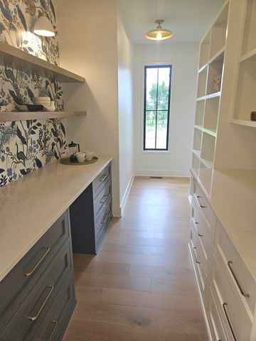 1206 W Lakeway Ct, Andover, KS 67002