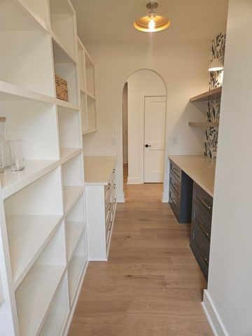 1206 W Lakeway Ct, Andover, KS 67002