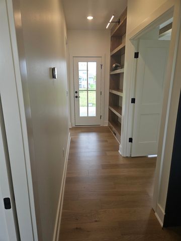 1206 W Lakeway Ct, Andover, KS 67002