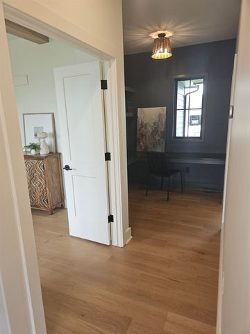 1206 W Lakeway Ct, Andover, KS 67002