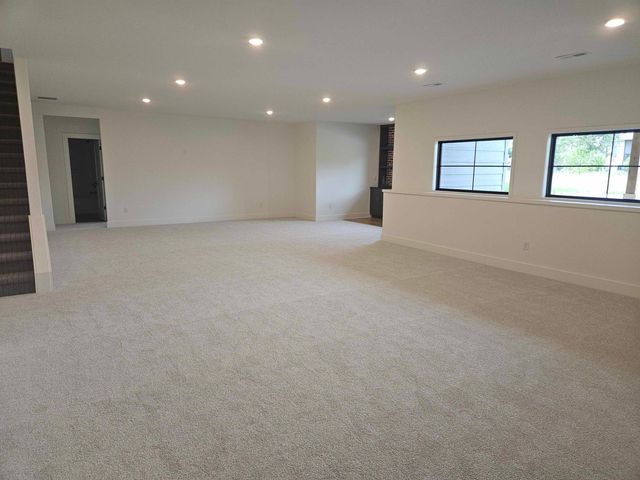 1206 W Lakeway Ct, Andover, KS 67002