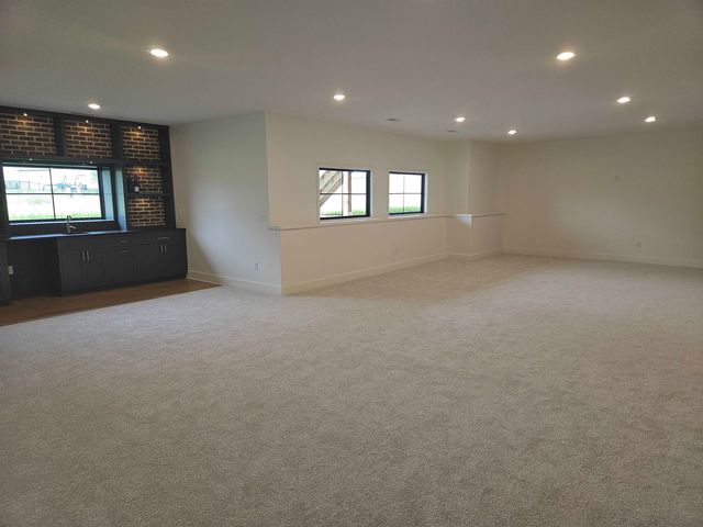 1206 W Lakeway Ct, Andover, KS 67002