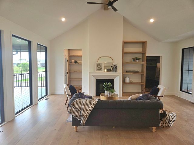 1206 W Lakeway Ct, Andover, KS 67002