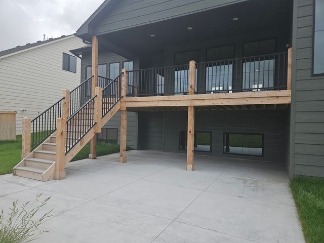 1206 W Lakeway Ct, Andover, KS 67002