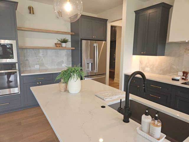 1206 W Lakeway Ct, Andover, KS 67002