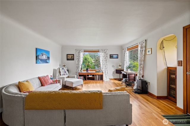 9726 F Street E, Tacoma, WA 98445