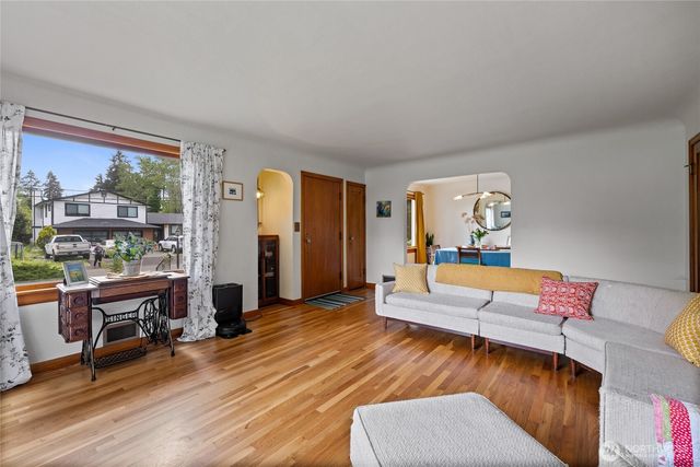 9726 F Street E, Tacoma, WA 98445