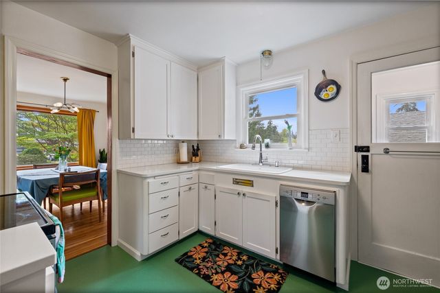 9726 F Street E, Tacoma, WA 98445